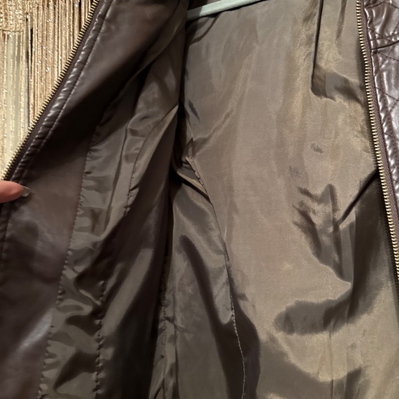 Leather jacket - Picture 2 of 6